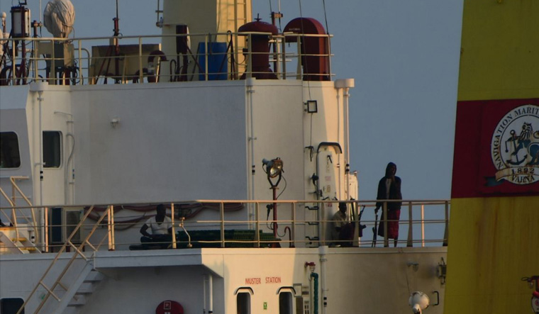 Somalian pirates hijack ship